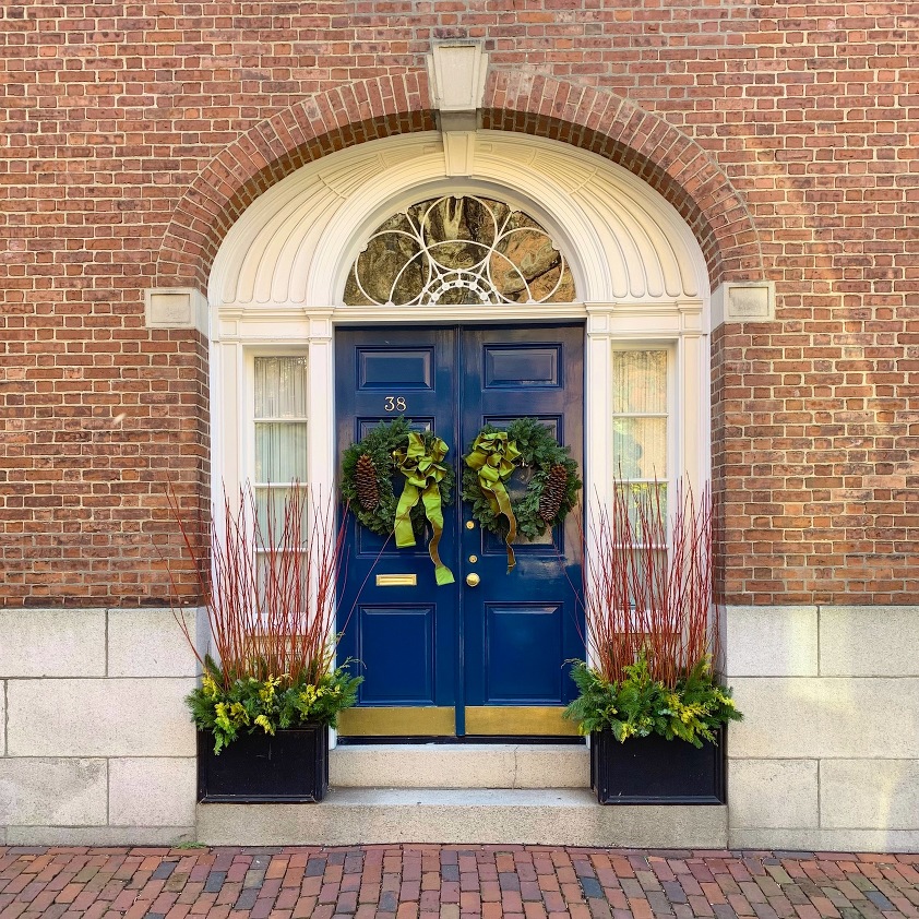 38 Lime Street Beacon Hill Holiday 2021 - gorgeous door - best dark blue paint colors