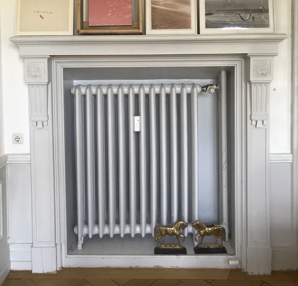 Larry's List - radiator with fireplace mantelAndy-Warhol-Paul-Czerlizki-Friedrich-Kunath-sammlung-FIEDE