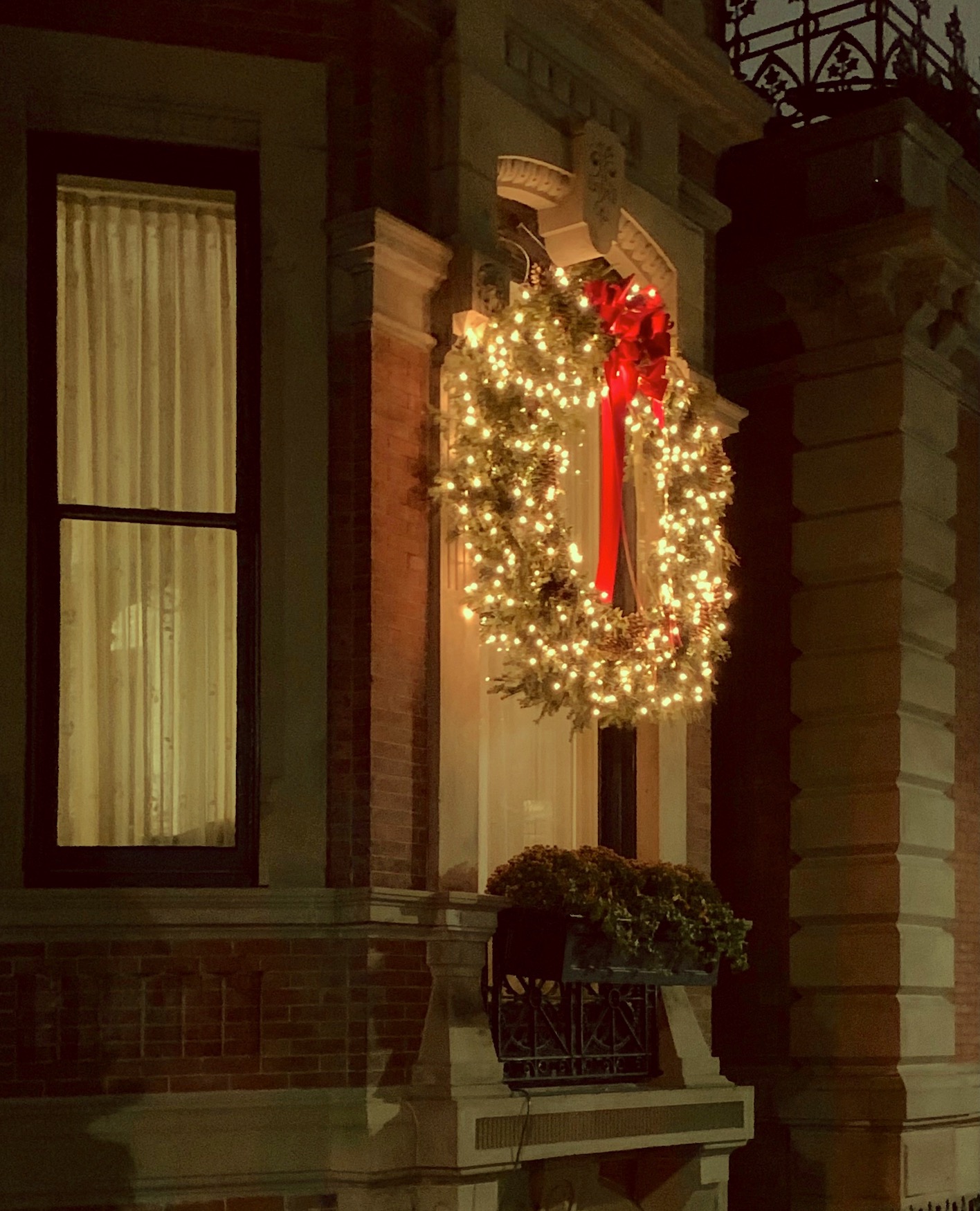 Wreath Dartmouth St - Boston Christmas Lights 2021