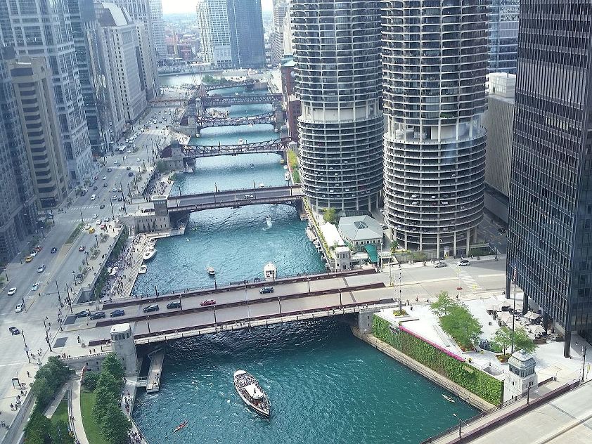 Chicago_River_via Wikimedia Commons