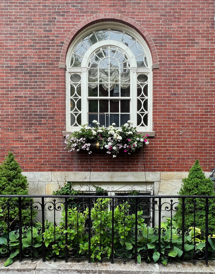 53 Chestnut Street Beacon Hill Spring 2022- Palladian Window