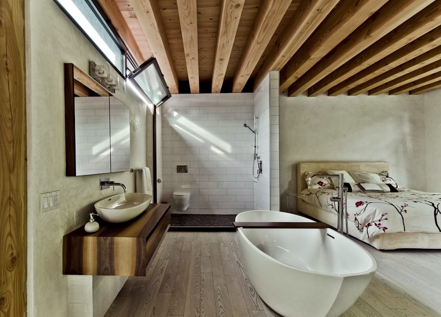 open concept bathroom bathtub-boat