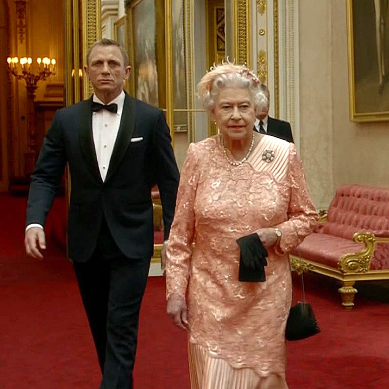 Queen Elizabeth and Daniel Craig 007 London Olympics 2012 - helicopter stunt
