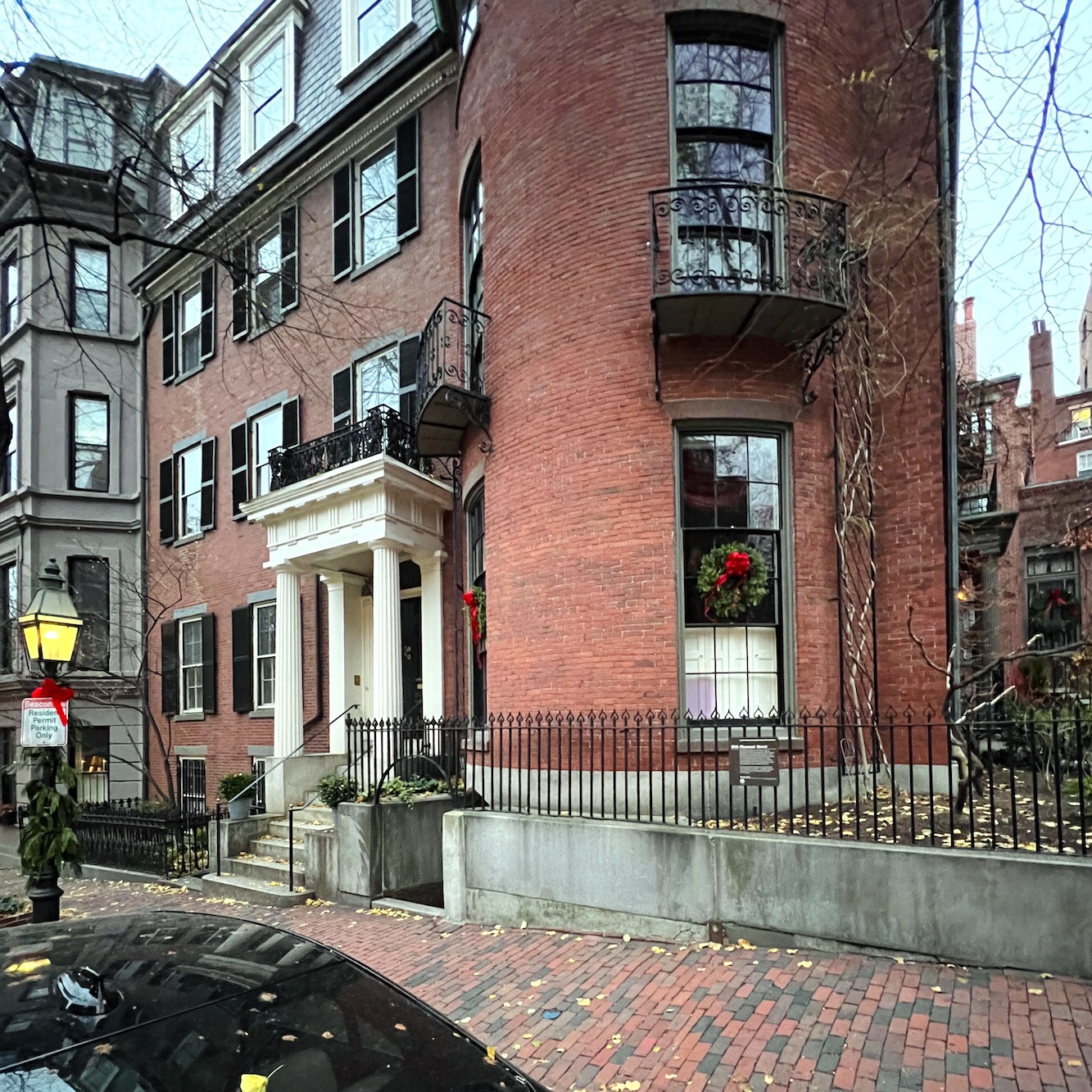 29 Chestnut Street Boston Christmas Decor 2022