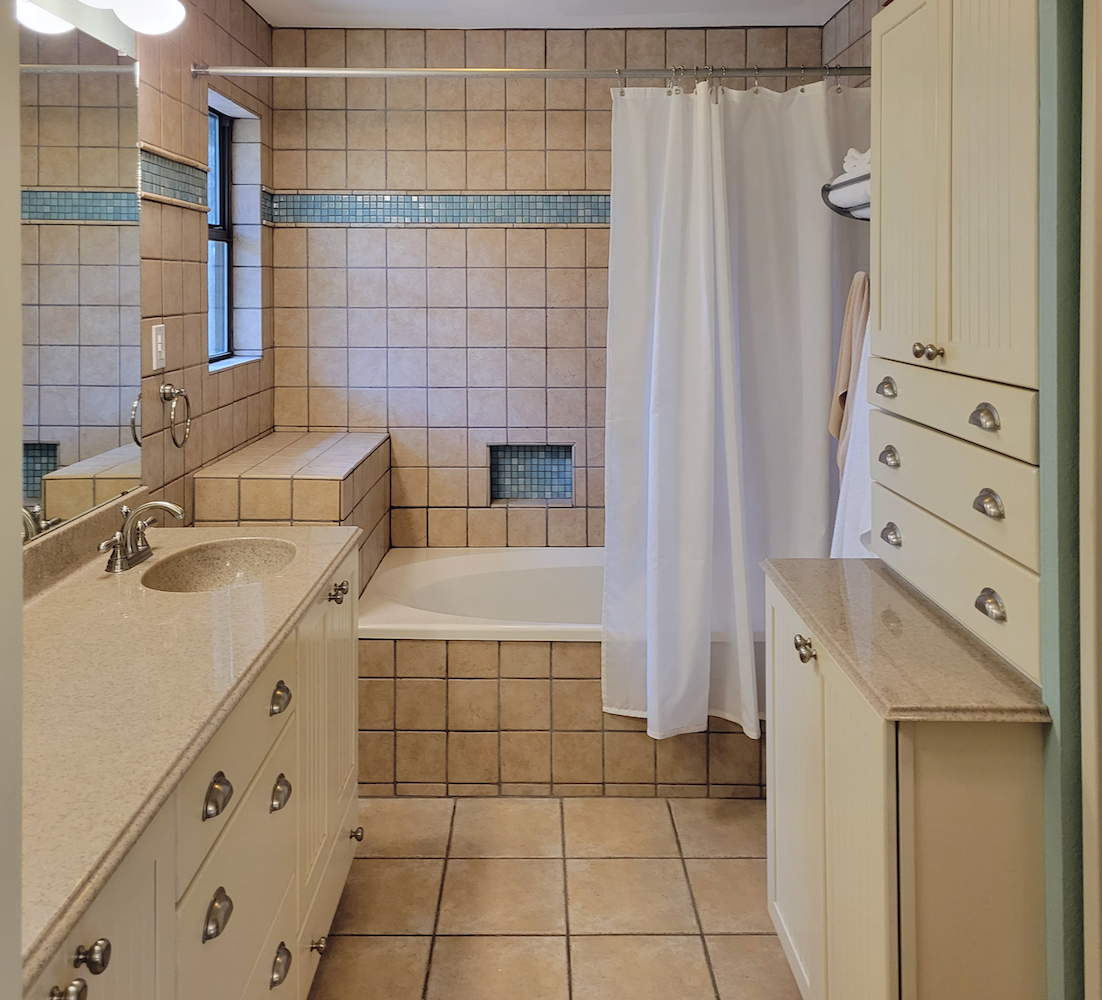 Robin's bathroom pinky beige tile
