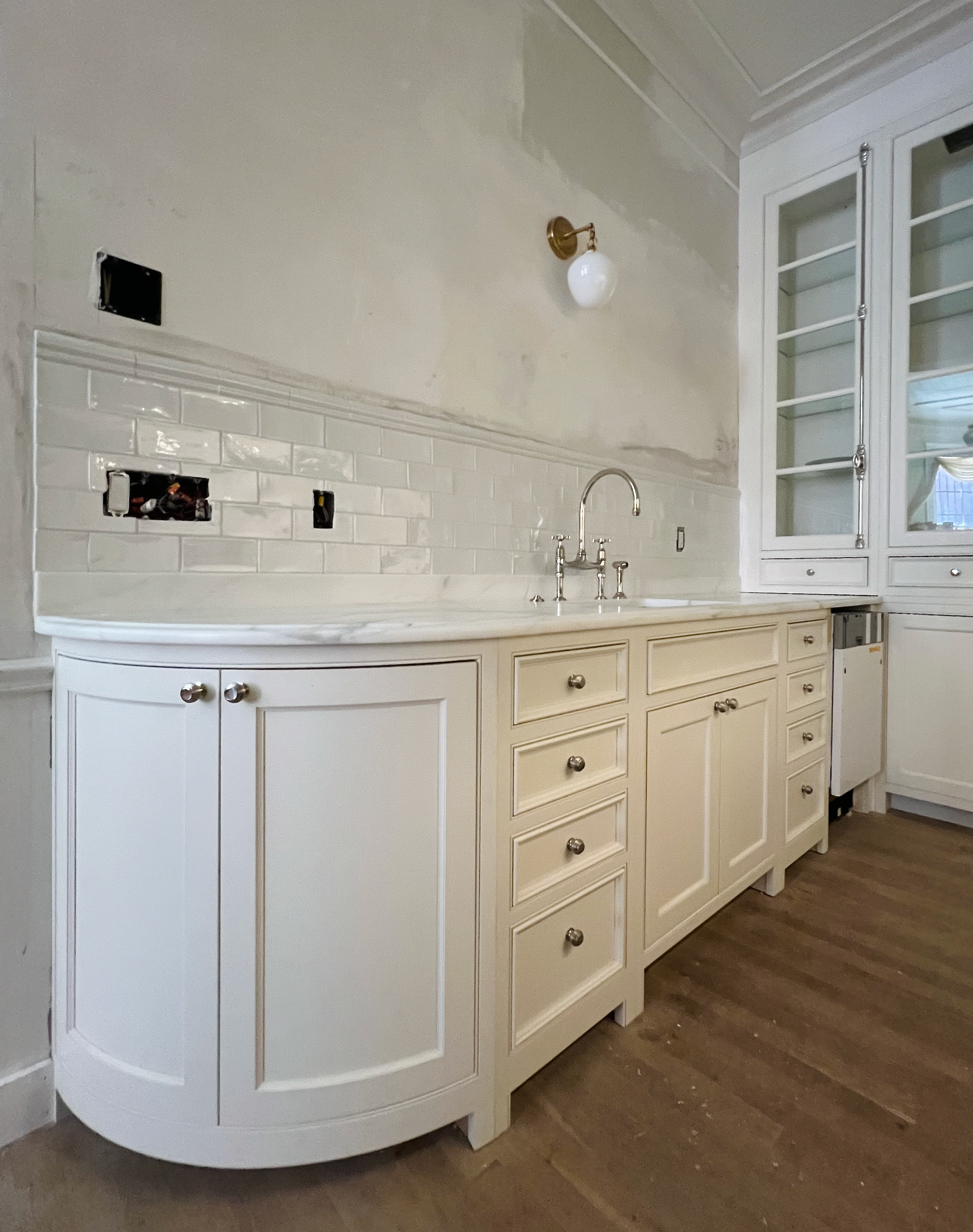 Sink wall historic white subway kitchen tile - white grout