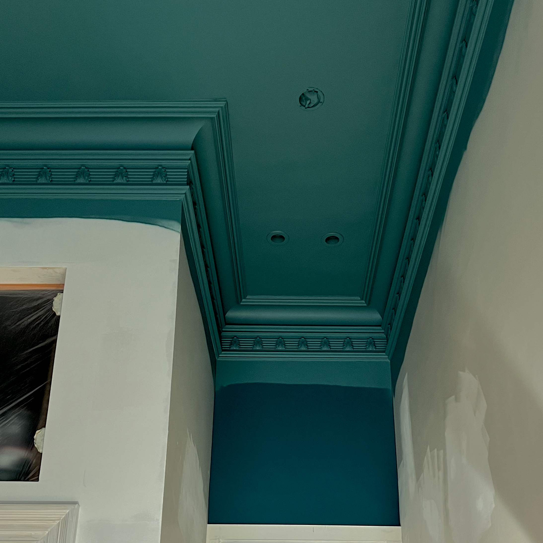 Den Mayo Teal ceiling coving, frieze = North Sea Green walls