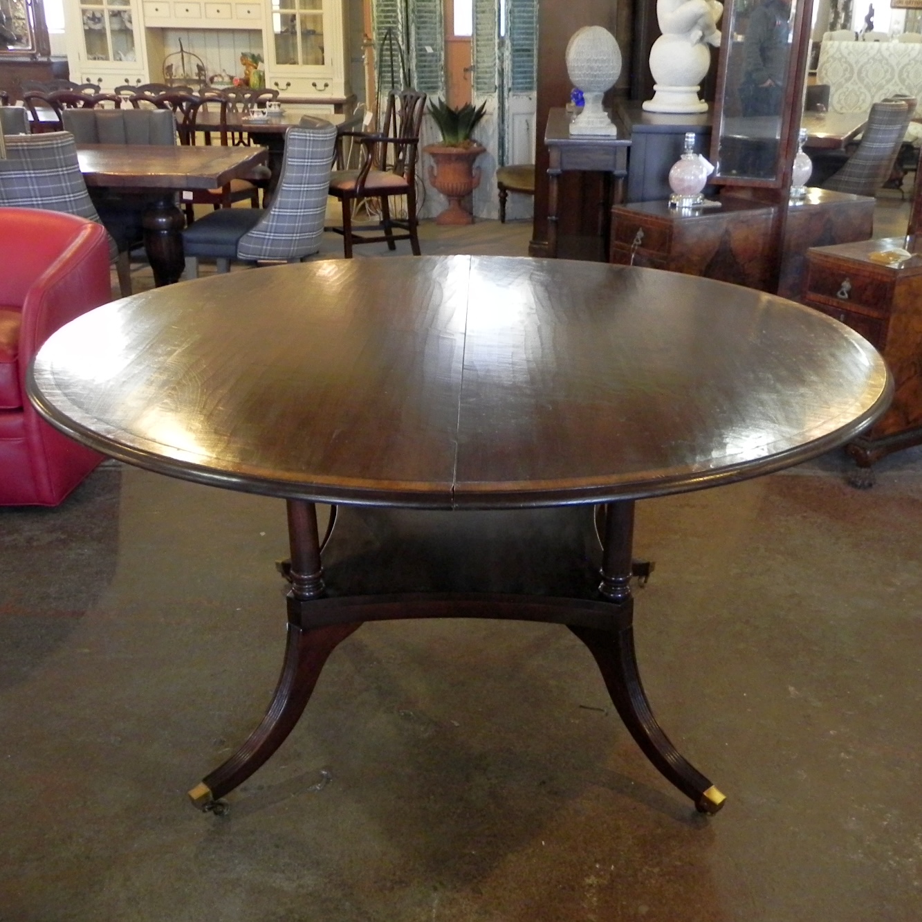 Englishman's mid cherry 60 round birdcage base ext table closed - Georgian-Style Round Dining Table