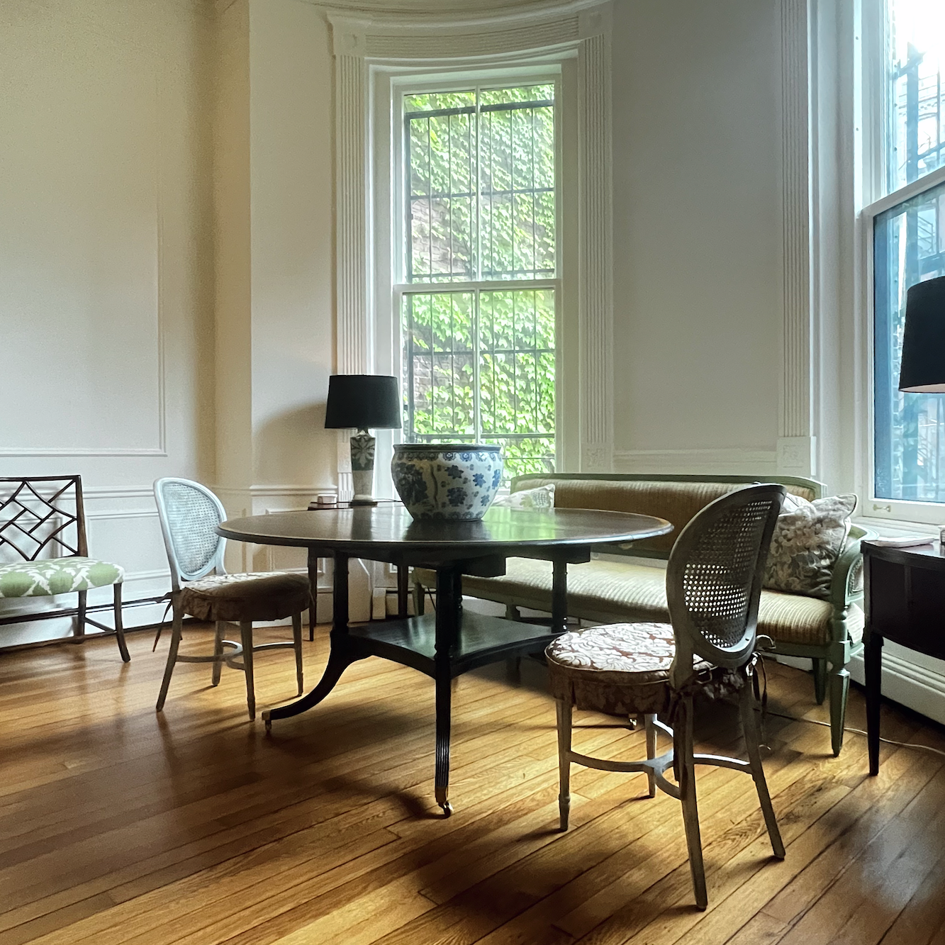 Englishman's round birdcage base dining table