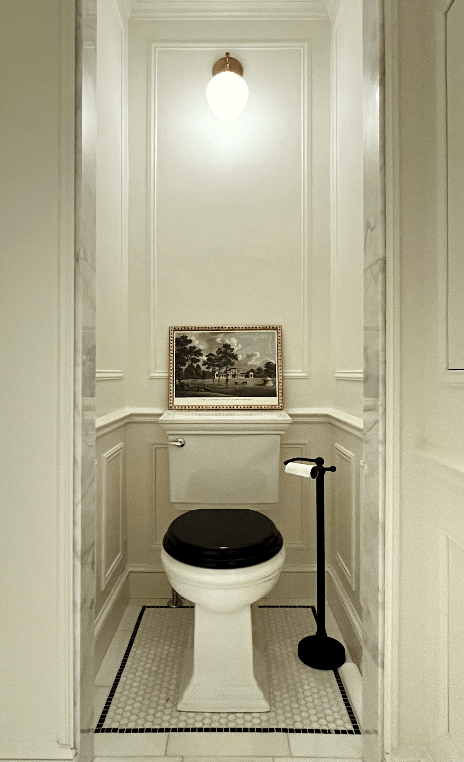 WC niche - Kohler Memoirs toilet - dark walnut toilet seat