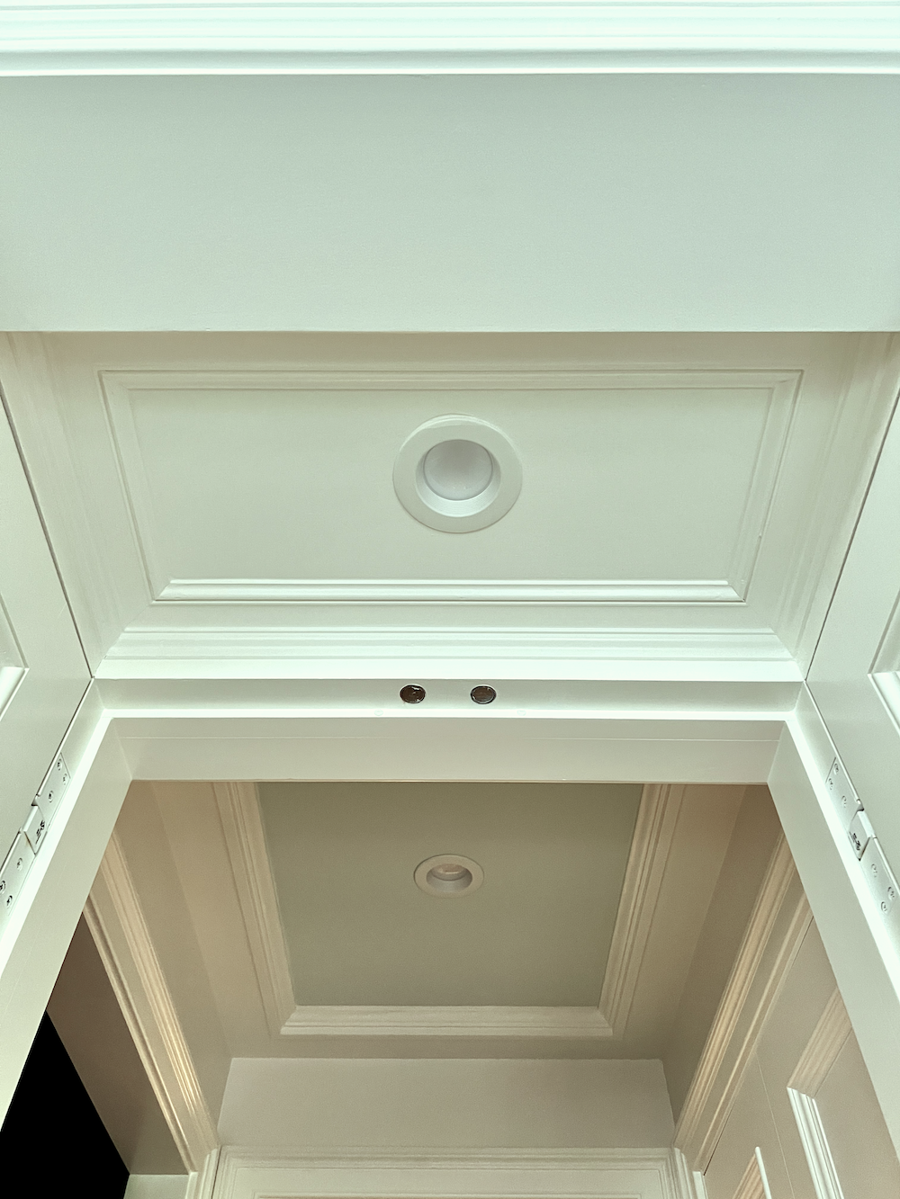 embrasure hall ceiling polyurethane mouldings by Orac Decor