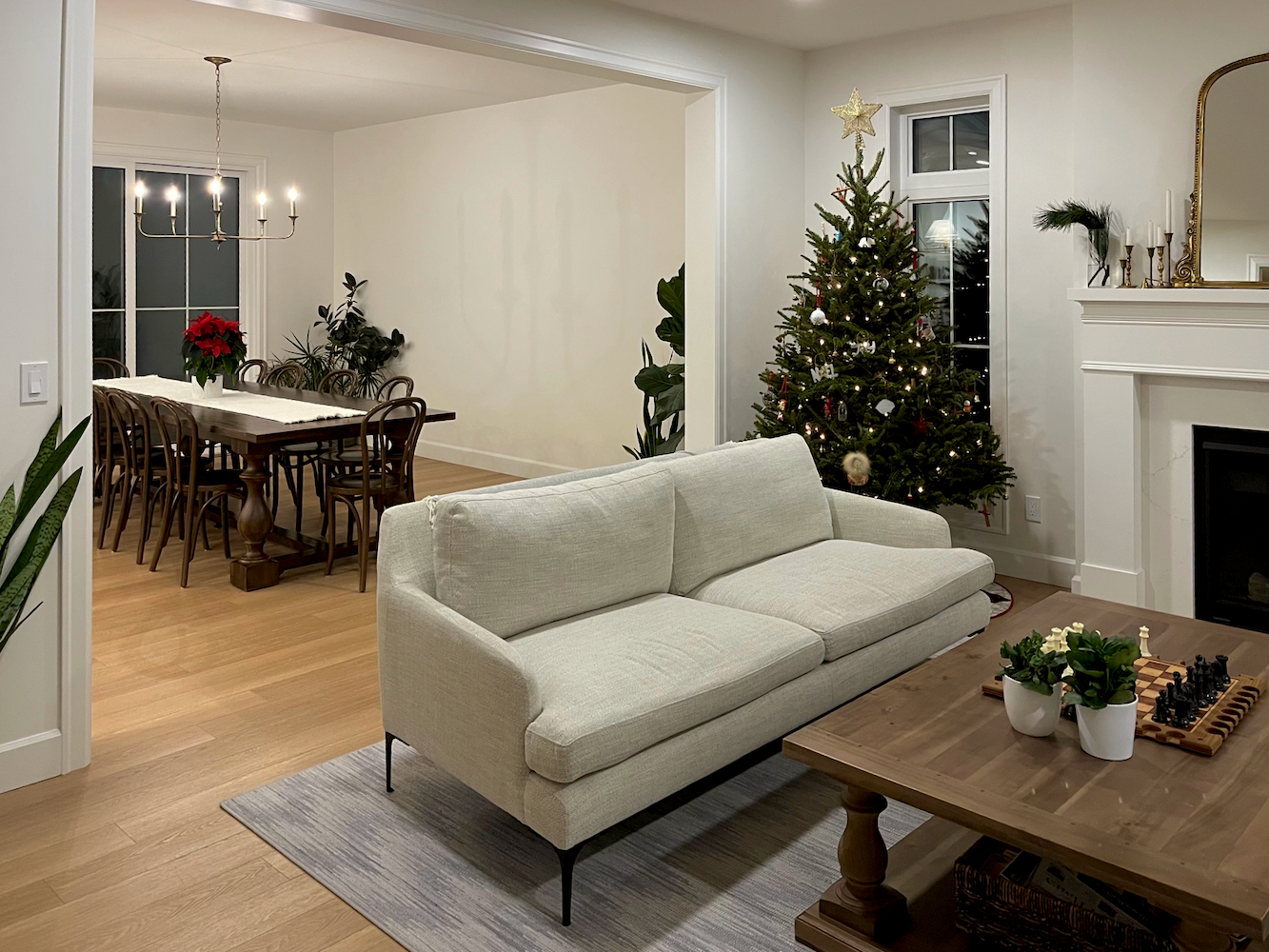 Canadian Mel living room/dining area