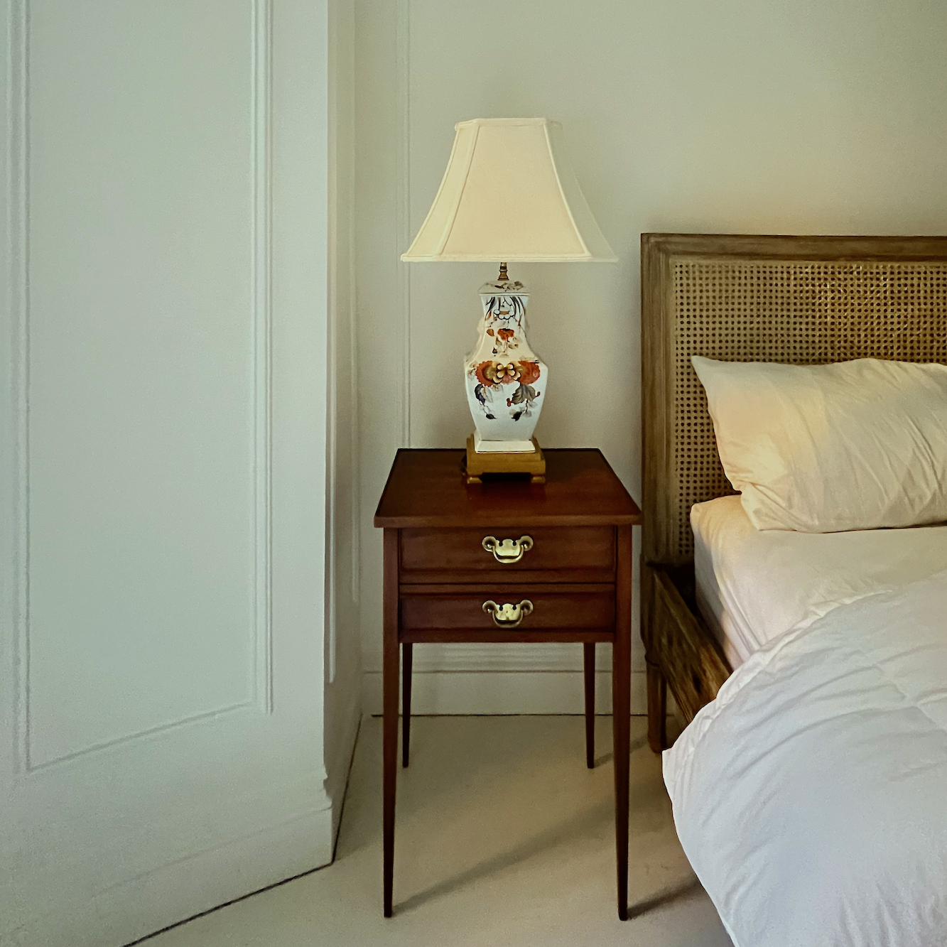 Detail Mario Buatta Lamp