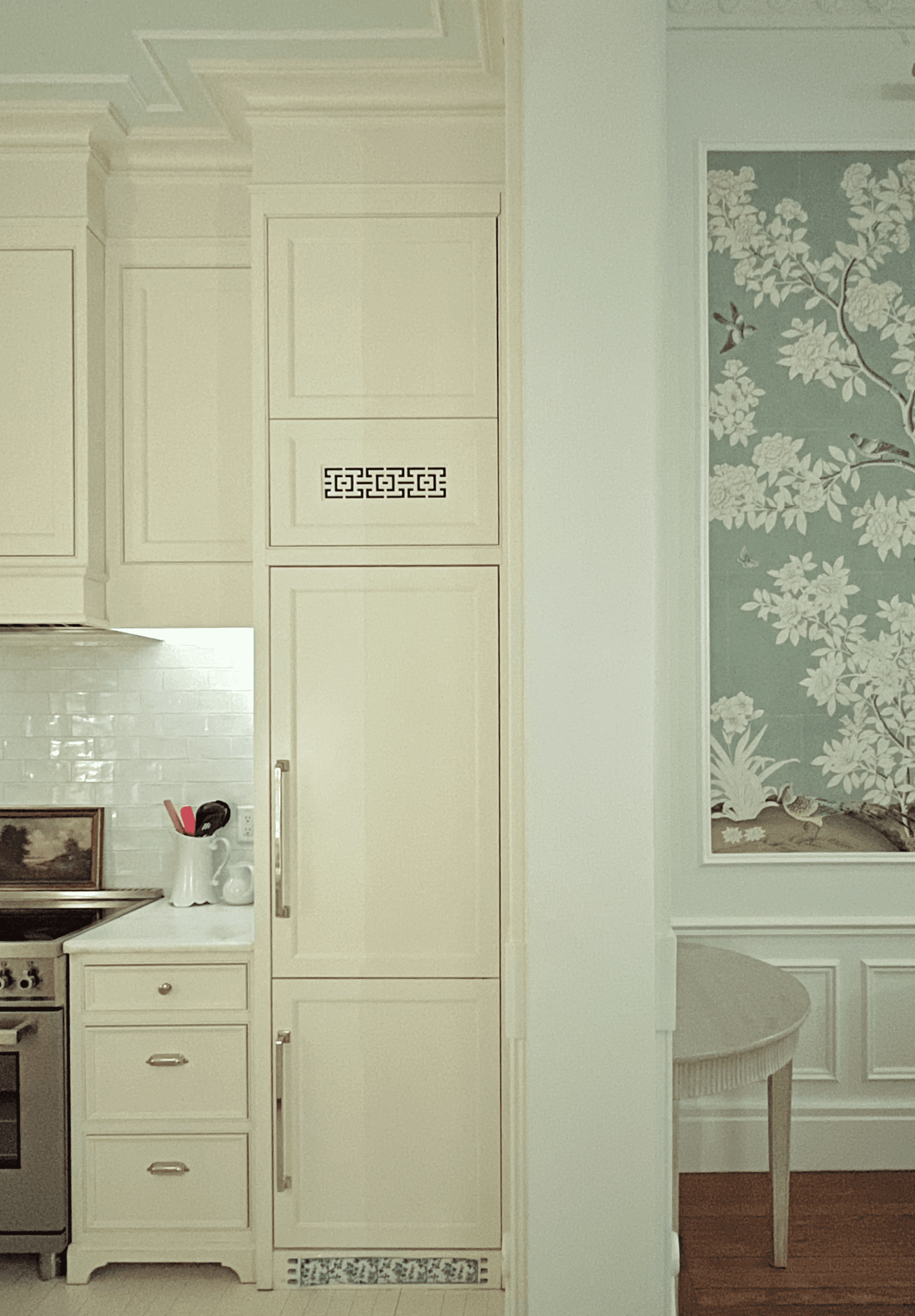 Kitchen range + fridge wall