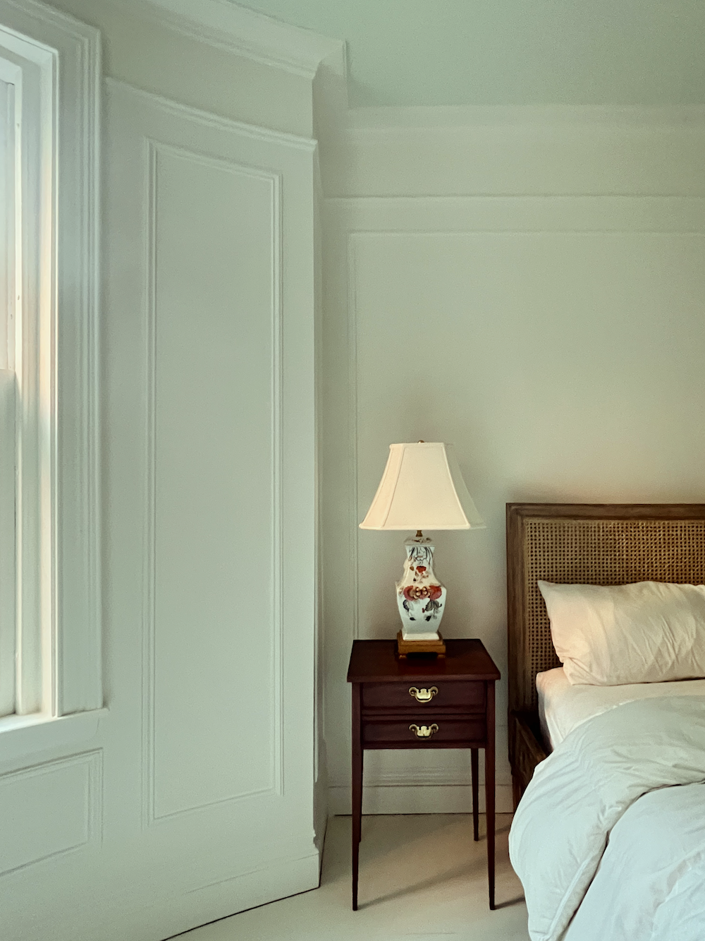 Serena & Lily Bed Mario Buatta Lamp