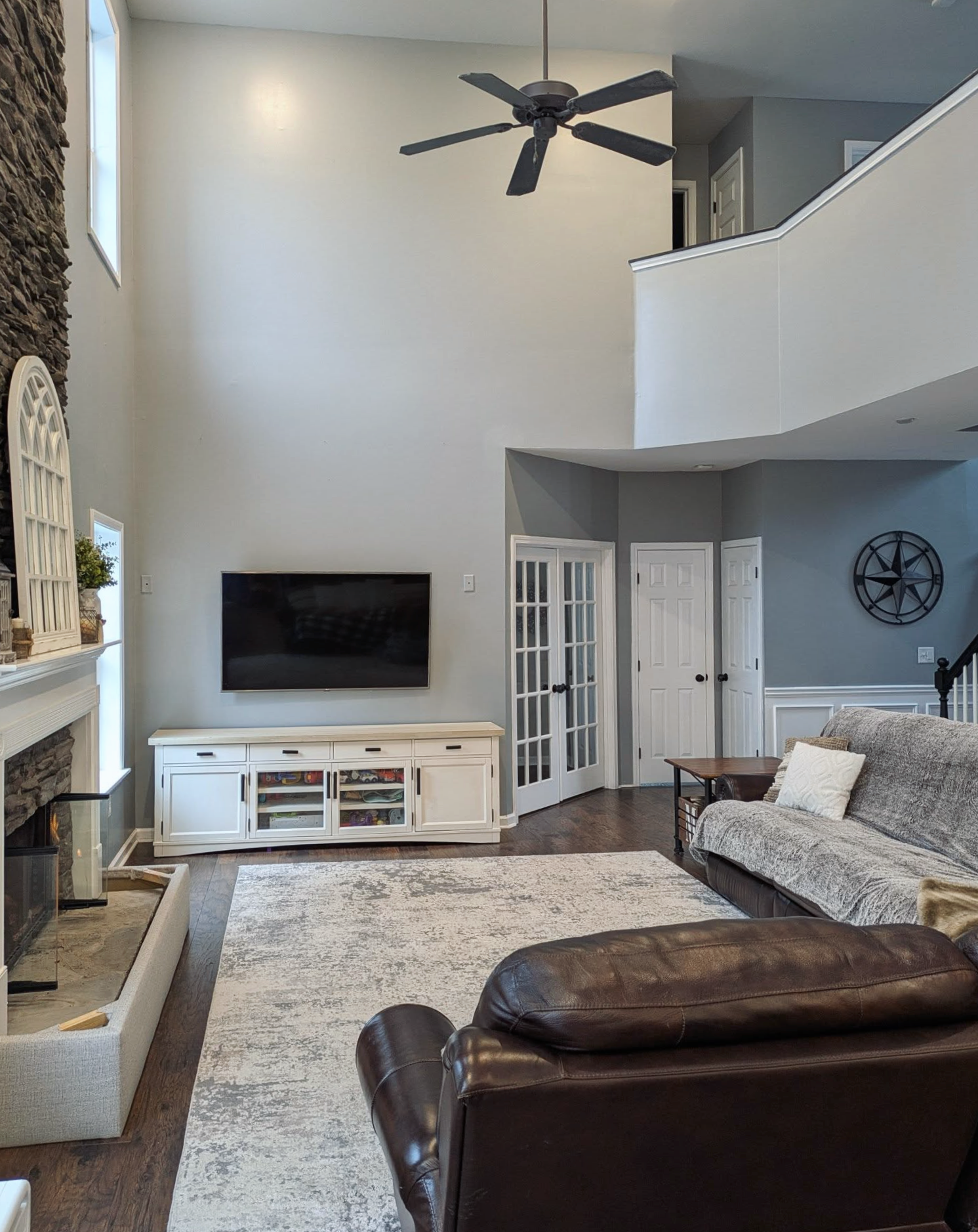 horrible two-story great room - no railing on a hideous half wall.